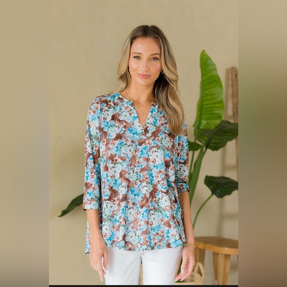 Blue & Brown Floral V Neck 3/4 Sleeve Top *EUC*